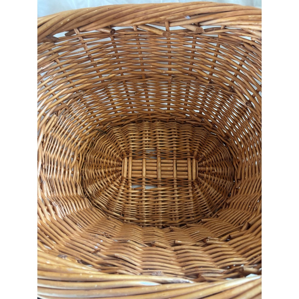 Large Vintage Wicker Woven Laundry Basket With Handles. - Picture 2 of 6